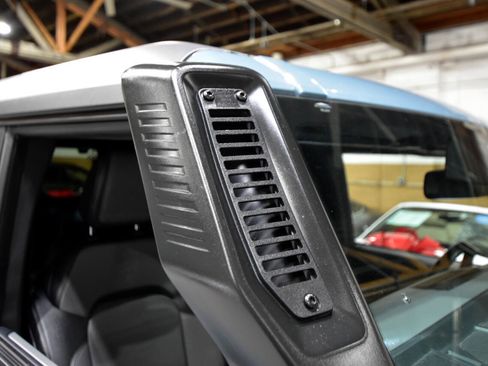 Used 2023 Ford Bronco Everglades image 10