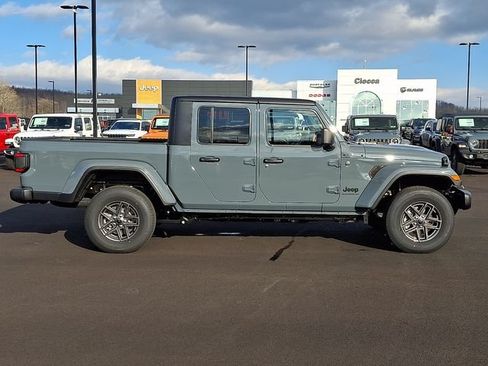 New 2026 Jeep Gladiator Sport AWD/4WD image 8