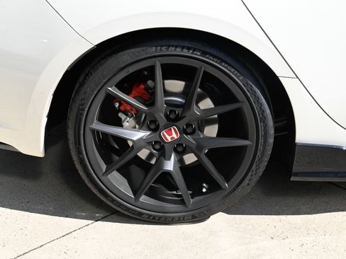 Used 2025 Honda Civic Type R image 11