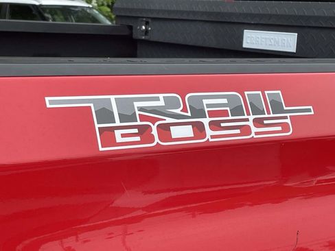 Used 2019 Chevrolet Silverado 1500 Custom Trail Boss w/ Custom Convenience Package AWD/4WD image 8