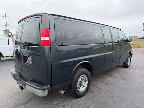 Used 2017 Chevrolet Express 3500 LT w/ LT Preferred Equipment Group RWD image 6