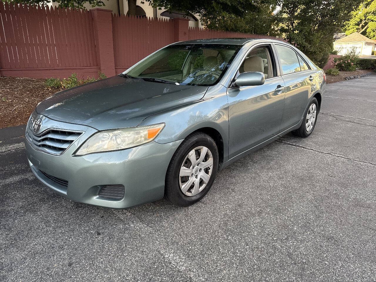 Used 2010 Toyota Camry LE FWD image 2