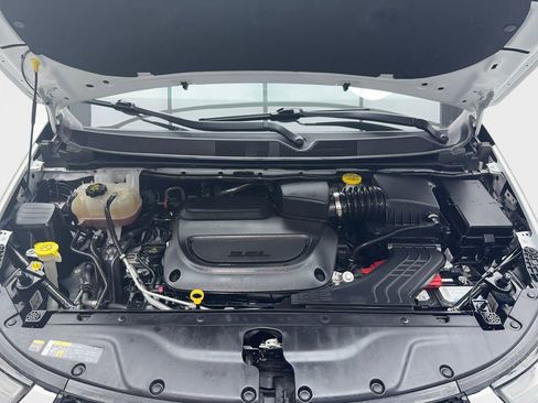 Used 2023 Chrysler Pacifica Limited w/ S Appearance Package FWD image 12