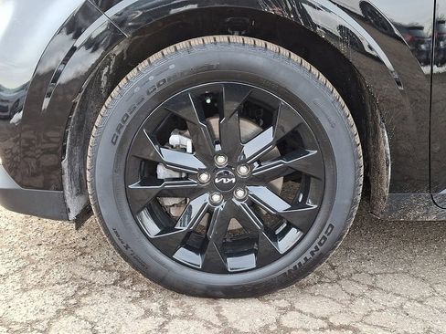 Certified 2023 Kia Carnival SX image 9