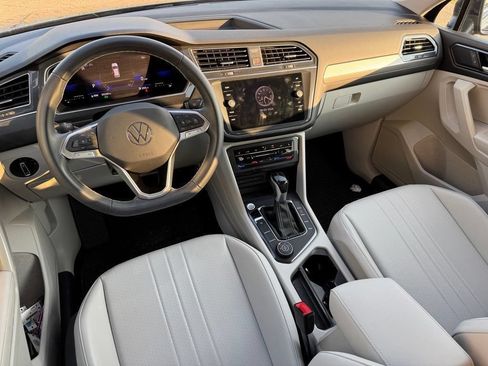 Used 2022 Volkswagen Tiguan SE AWD/4WD image 6