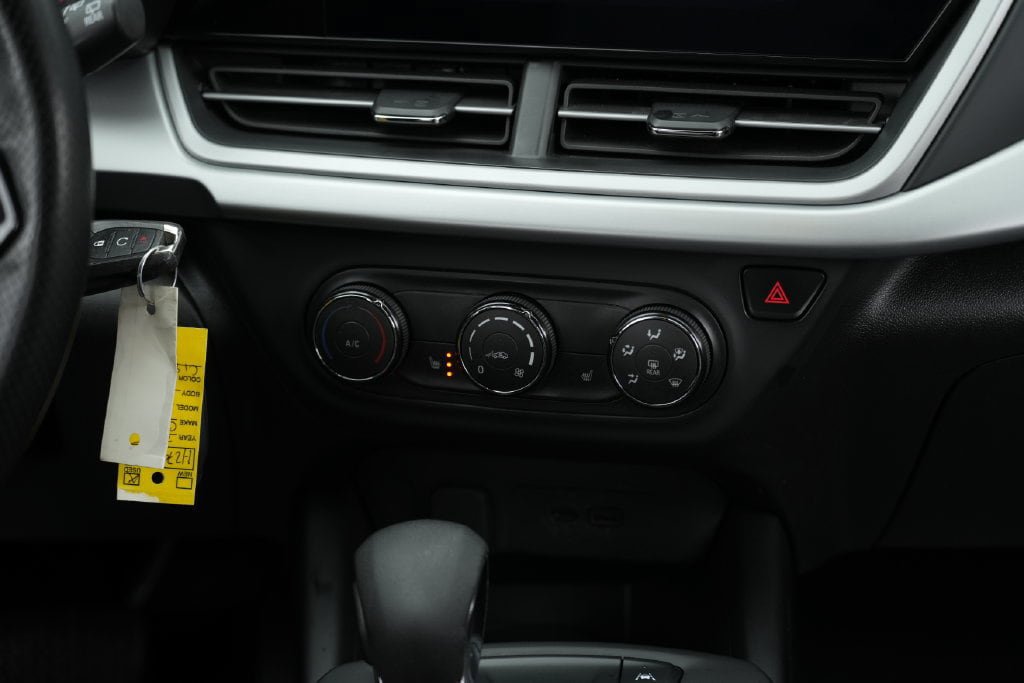 Used 2025 Chevrolet Trax RS w/ Driver Confidence Package FWD image 40