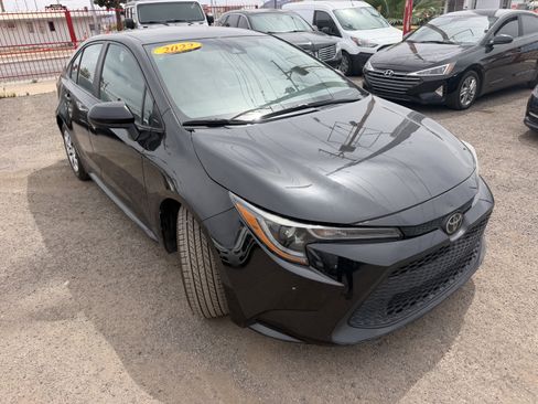 Used 2022 Toyota Corolla LE FWD image 3