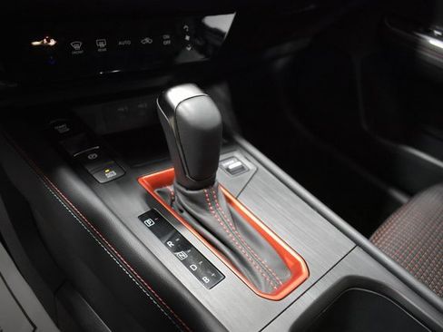 Certified 2025 Nissan Kicks SR image 17