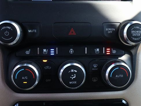Used 2022 RAM 1500 Laramie AWD/4WD image 37