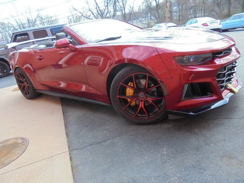 Used 2017 Chevrolet Camaro LT RWD image 3