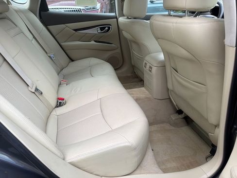 Used 2015 INFINITI Q70 3.7 RWD image 34