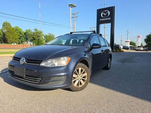 Used 2016 Volkswagen Golf S FWD image 1
