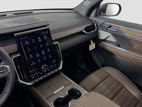New 2026 GMC Acadia Denali Ultimate AWD/4WD image 24