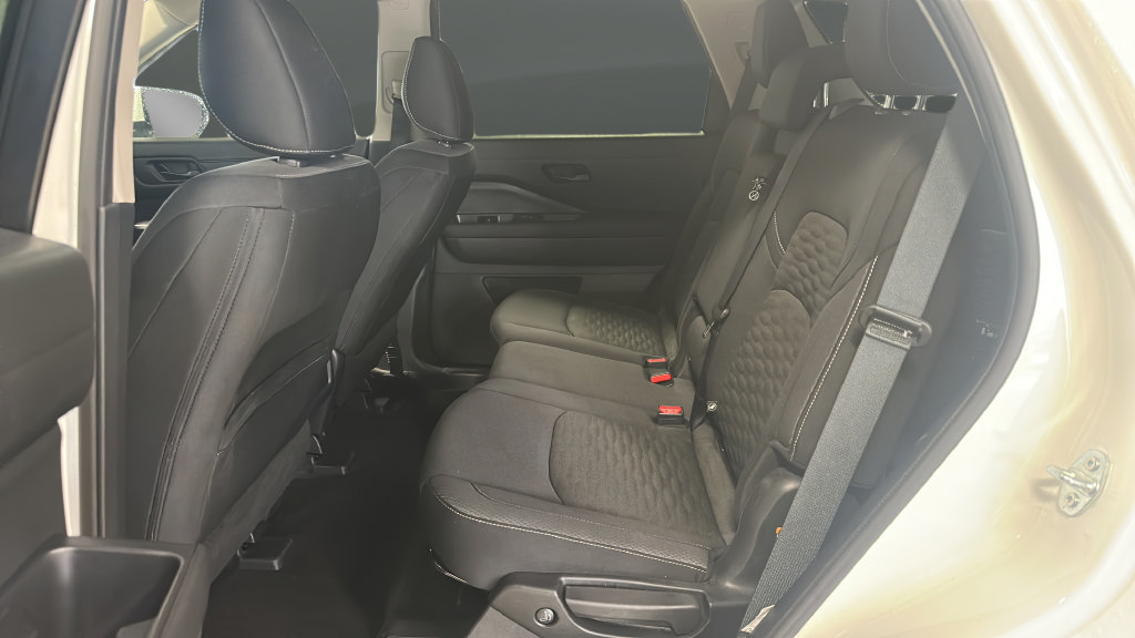 Used 2025 Nissan Pathfinder SV AWD/4WD image 13