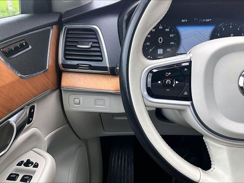Used 2022 Volvo XC90 T6 Momentum w/ Protection Package Premier AWD/4WD image 28