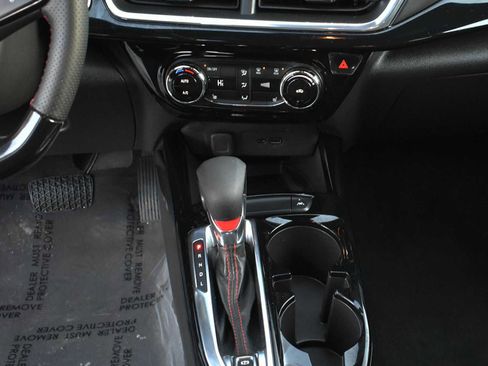 Used 2025 Chevrolet Trax RS w/ Sunroof Package image 17