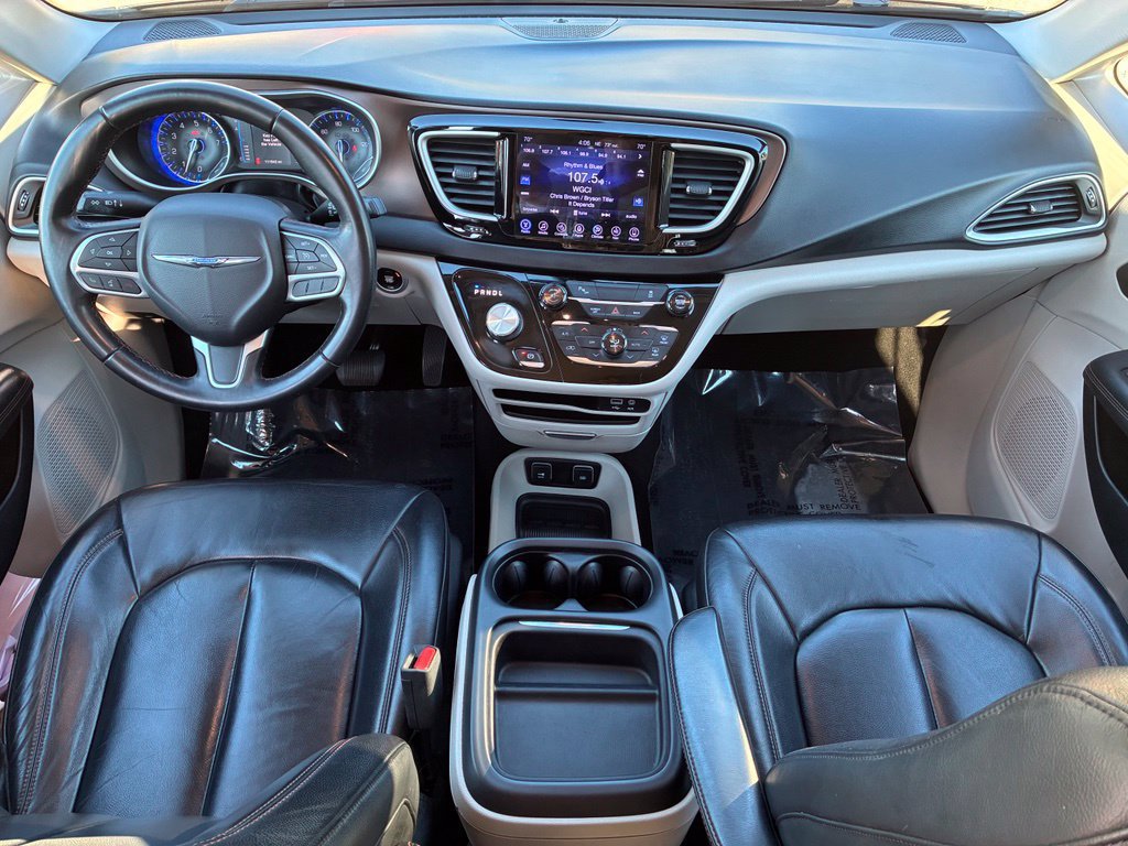 Used 2017 Chrysler Pacifica Touring-L FWD image 5