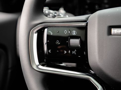 Used 2025 Land Rover Discovery Sport S image 15