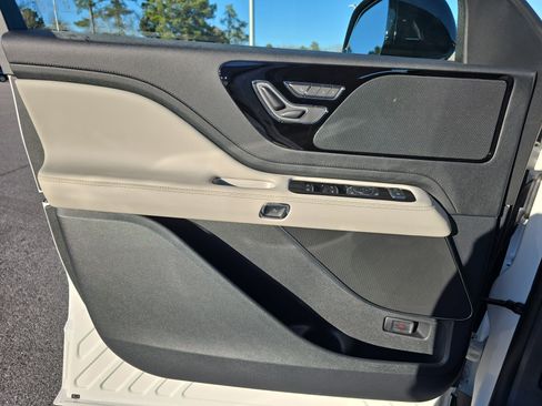 New 2026 Lincoln Aviator AWD w/ Jet Appearance Package image 27