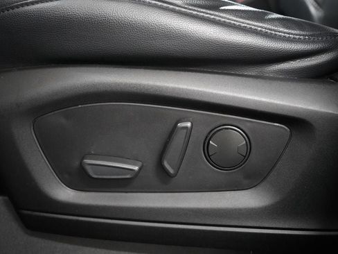 Used 2020 Ford Explorer XLT w/ Equipment Group 202A AWD/4WD image 21