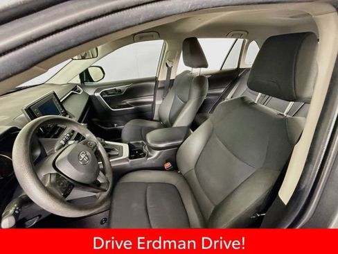 Used 2022 Toyota RAV4 LE FWD image 5