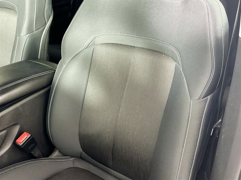 Used 2023 Jeep Grand Cherokee L Laredo image 24