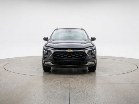 Used 2025 Chevrolet Blazer LT image 2