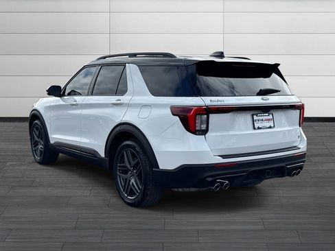 Used 2025 Ford Explorer ST image 6