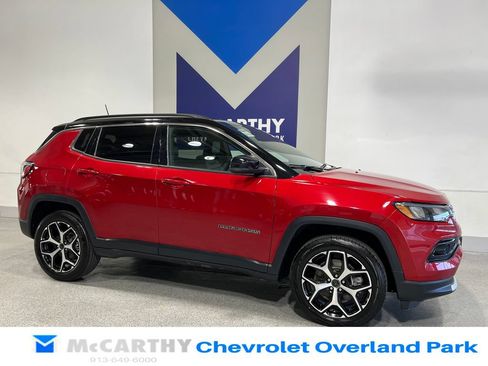 Used 2025 Jeep Compass Limited AWD/4WD image 3