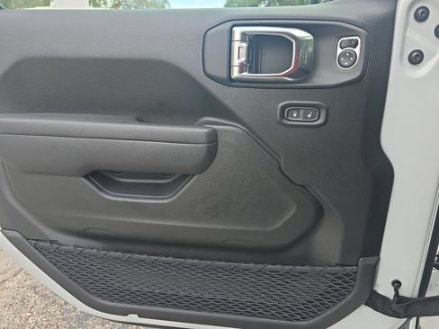 Certified 2026 Jeep Wrangler Sport AWD/4WD image 24
