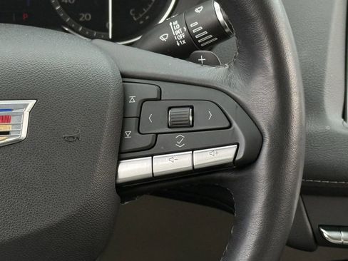 Used 2022 Cadillac XT4 Luxury w/ Cold Weather Package image 14