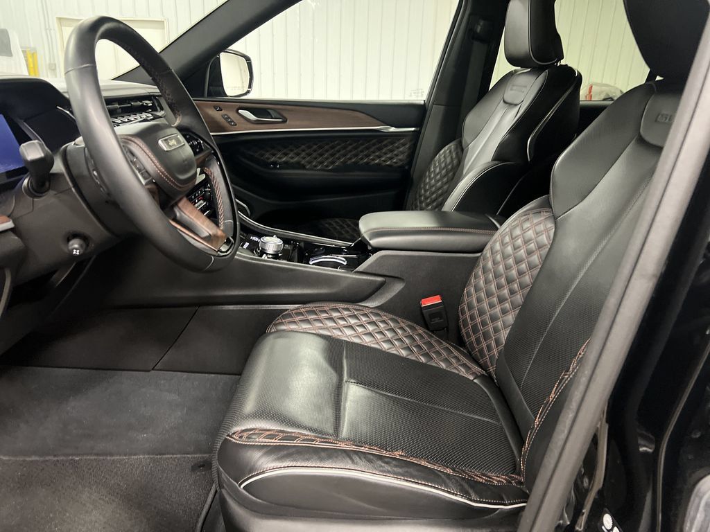 Used 2023 Jeep Grand Cherokee Summit AWD/4WD image 13