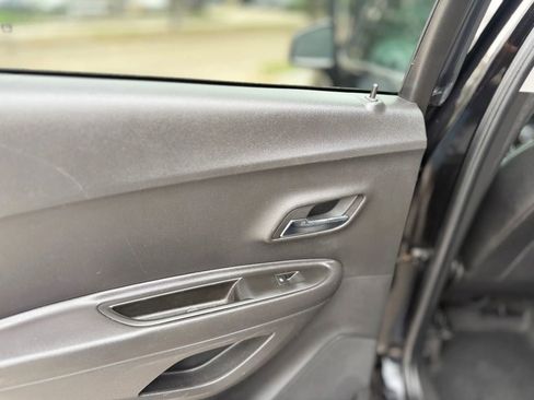 Used 2019 Chevrolet Trax LT w/ LT Convenience Package image 21