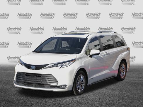Used 2021 Toyota Sienna Limited image 5