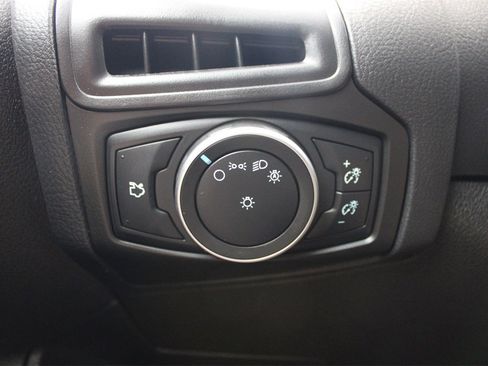 Used 2017 Ford Focus SE image 26