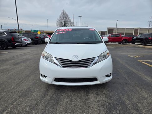 Used 2013 Toyota Sienna XLE AWD/4WD image 2