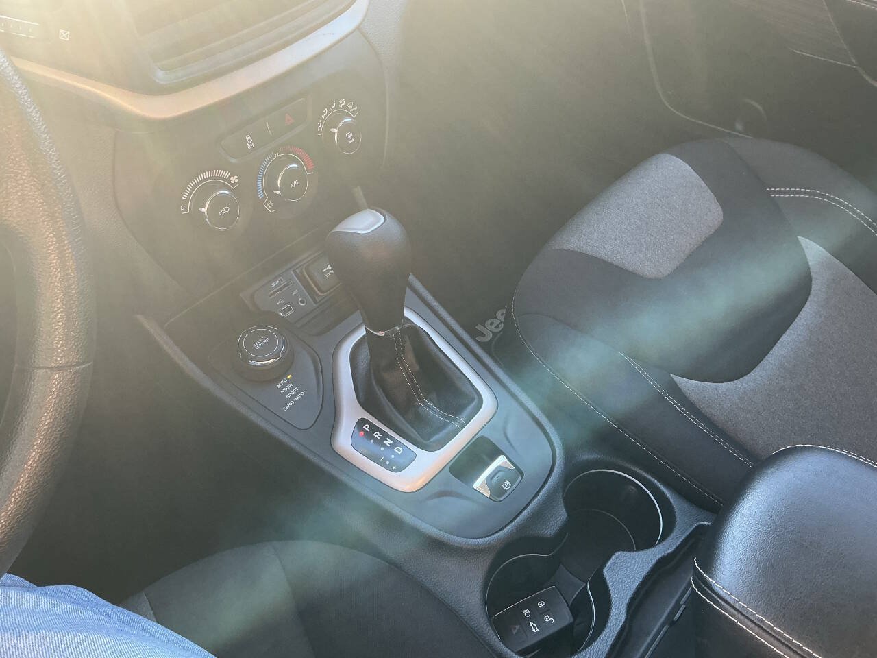 Used 2016 Jeep Cherokee Sport AWD/4WD image 22