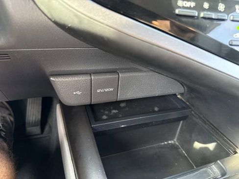 Used 2024 Toyota Camry SE image 23