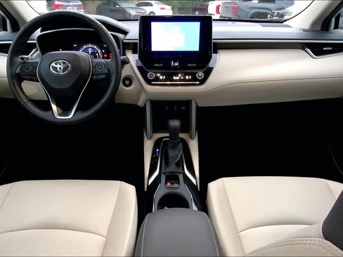 Used 2024 Toyota Corolla Cross XLE w/ Convenience Package FWD image 16