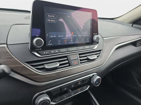 Used 2024 Nissan Altima 2.5 SV image 19