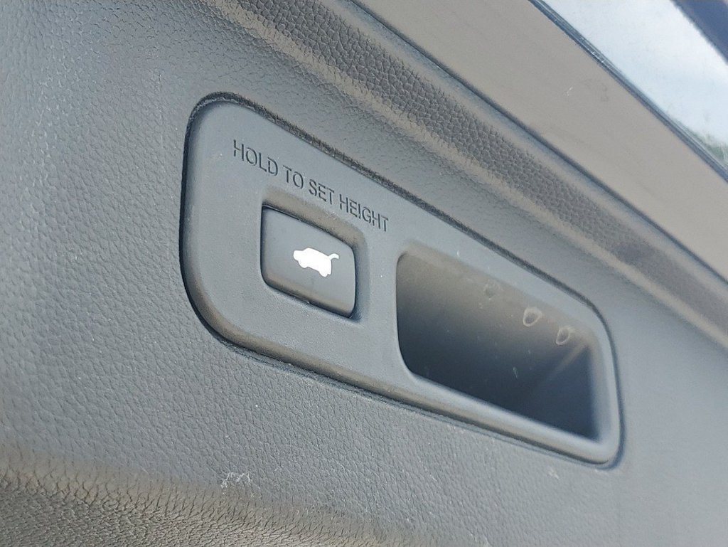 Used 2025 Honda Pilot Touring image 9