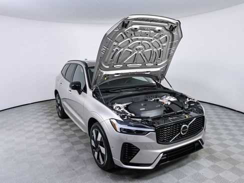 Certified 2024 Volvo XC60 T8 Ultimate w/ Protection Package Premier AWD/4WD image 35