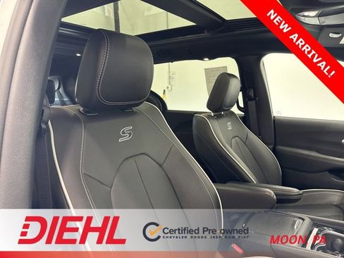 Used 2026 Chrysler Pacifica Limited w/ S Appearance Package image 16