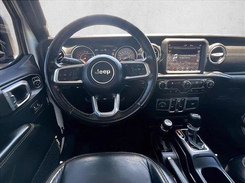 Used 2018 Jeep Wrangler Unlimited Sahara AWD/4WD image 7