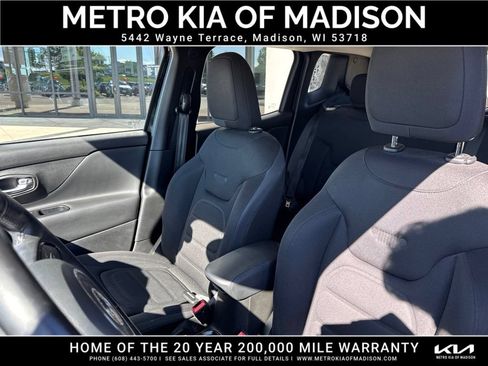 Used 2017 Jeep Renegade Altitude AWD/4WD image 16
