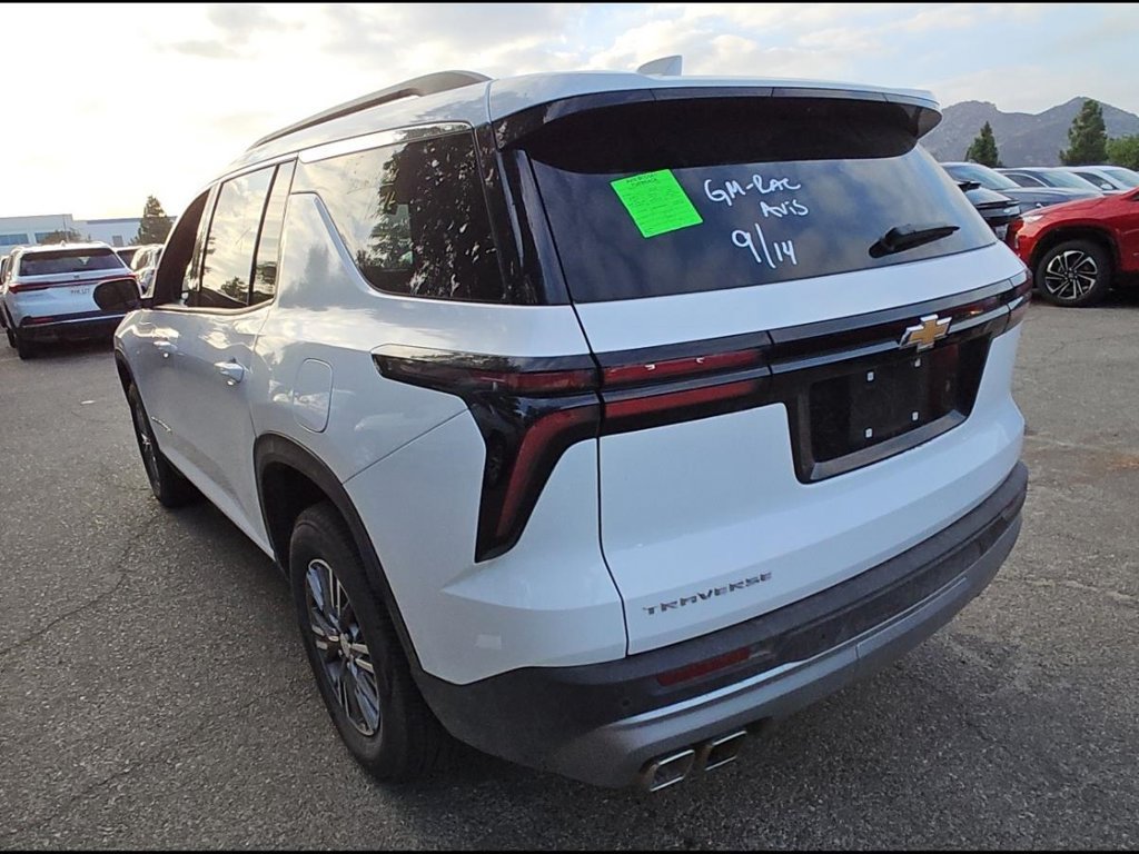 Used 2026 Chevrolet Traverse LT w/ Driver Confidence Package FWD image 3