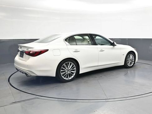 Used 2018 INFINITI Q50 Luxe w/ Essential Package (3.0T Luxe) RWD image 4