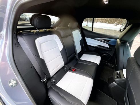 Used 2025 Chevrolet Equinox EV LT image 15