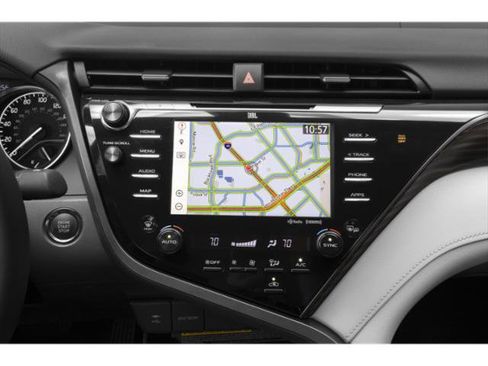 Used 2018 Toyota Camry XLE FWD image 10