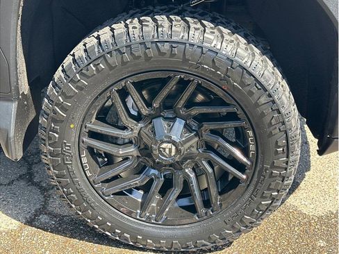 Used 2021 GMC Sierra 1500 AT4 w/ AT4 Premium Package AWD/4WD image 9